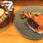 アティコドス - 鶏モモ肉プランチャ