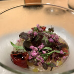 マンサルヴァ - 素晴らしい冷前菜。
      賀茂茄子を、揚げ浸し・ピューレ・アイスで仕立てて花穂紫蘇のアクセントが素晴らしい。
      まるで割烹料理やさんでも出せそうな、馴染みやすいお味♪