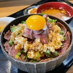 Izakaya Hajime - 牛たたき丼  肉増し  ご飯大盛り  おろしポン酢追加