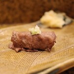 にぎり鮨 一五〇 - 牛タンのネギ塩にぎり