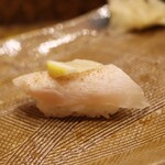 にぎり鮨 一五〇 - 炙りアカジキの塩レモンにぎり