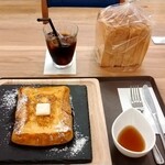 Biei - フレンチトースト600円税込。アイスコーヒー400円税込。角食パン450円税込。