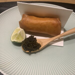 銀座 やまの辺 江戸中華 - 鮑の春巻き　キャビア添え