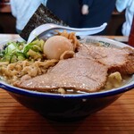 ケンチャンラーメン - 中華そば 普通+煮卵クン　1000円
      チョイス［味の濃さ：普通、油の量：普通]
      
      迫力のチャーシュー！
      たっぷりネギが嬉しい。
      
      よく見ると！？
      分厚い油の層が表面を覆っています！！