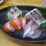 Izakaya Machi - 上段：姫鯛、鰆　下段：信州サーモン、梅色