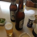 平良久亭 - 昼間からビールを飲む