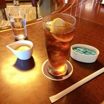 六盛　スフレ・カフェコーナー茶庭 - 