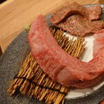 Yakiniku 名もなき名店へ 一切入魂一枚売り焼肉 - 