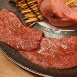 Yakiniku 名もなき名店へ 一切入魂一枚売り焼肉 - 