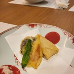 浅香荘 - 揚げ物→青唐、茄子、無花果、胡麻豆腐の春巻き揚げ。無花果の天ぷらはビックリ!!でも合う～！胡麻豆腐の春巻き揚げも熱々パリパリで中からゴマの風味が豊でこれまた美味！初めての食感!!