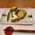 浅香荘 - 生牡蠣の上にはポン酢のジュレ。さっぱりとちゅるん～(*´▽｀*)と、頂けます。