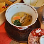 浅香荘 - 煮物→花びら人参が可愛い～出汁の風味が良いので汁まで完食