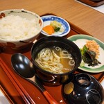 浅香荘 - ご飯は茶漬けで!!出汁がきいて旨っ!!鮭の身も丁寧にほぐしてあります。