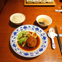 老四川 飄香小院 - 紅焼獅子頭