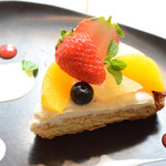 マメ カフェ - 季節のフレッシュフルーツタルト