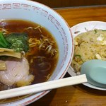 珍来亭 - ラーメン＋小チャーハン　680円