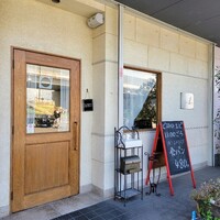ビストロ・エピ - お店外観、焼きたての食パンが買えます。