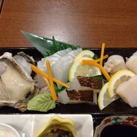 ヒル薬膳粥・ヨル貝料理カイノクチ - お造り