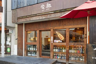 Hiyoshi Nihonshu Iroriya Kingyo - 店舗前のウッドデッキはスタッフでリニュアル