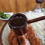 とん一 - 自家製ソースはサッパリしていてカツの味を邪魔しません
