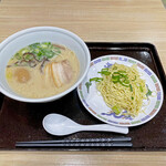 イップウドウ ラーメンエクスプレス - 「白丸玉子入り」¥900＋「替玉」¥150