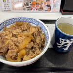 Yoshinoya - 暑いですが、暖かいお茶をオーダー