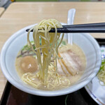 イップウドウ ラーメンエクスプレス 静岡SA店 - 麺は細麺ストレート