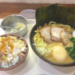 あめ家食堂 - あめ家系醤油700円＋温玉チューシュー丼小200円