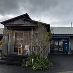 天然こうぼぱん とことこ - 2代目のパン工場の前に、3代目のお店なりね(*'▽'*)