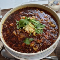 四川名菜 川府 - 器がデカい。すごい量です。具を食べるのが精一杯。