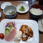 ドール喫茶店 - 料理写真:この定食に味噌汁付いてます。