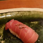 ともえ寿司 - 中トロ（焦がし箸）