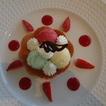 レインボー - アイスクリームとシャーベットの小さな盛り合わせ