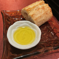 ブルガズ アダ - エキメッキ〜オリーブオイルを付けながらいただきます