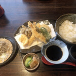 本格手打ち蕎麦   あげおのかくれ庵 喜いち郎 - 海老・野菜天丼そばセット
