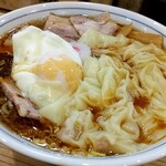 らーめん 高尾 - ワンタンチャーシュー麺・肉増し・落とし玉子