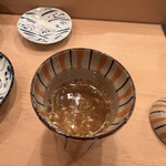 木挽町 とも樹 - 今夜のネタのアラや殻全部入りのお出汁