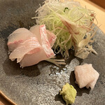 木挽町 とも樹 - 青森の鮃と縁側。縁側の肉が厚い。この時期でもうたんまりと脂を溜め込んでおりました。縁側は山葵醬油で、身はポン酢ですいただきました。