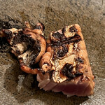 木挽町 とも樹 - カツオのハランボをつけ醤油を塗って炙りました