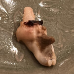 木挽町 とも樹 - 新イカのゴロを含む内臓。軽く湯通し。こんな手間のかかる仕事、とも樹さんの他は、どなたも手をつけないのでは？