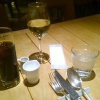 Osteria UVA RARA 横浜 - 白ワインとアイスコーヒー
