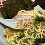 家系ラーメン 武将家 - 【再訪】ゴマを入れてみた