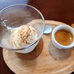 円山 カルネ - カフェ  アフォガード。上からパチリ。エスプレッソが旨いんだろうなぁ。これまでに食したらモノより数段旨かった❗