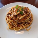 円山 カルネ - ドルチェセット　選べるパスタで「とろけるモッツァレラチーズ入りボロネーゼ」人気No.１だとか。