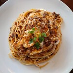 円山 カルネ - かなりの濃厚／重厚かと思いきや、フレッシュトマトベースなのか、ボロネーゼソースは意外と軽い口当たり。モッツァレラなのでチーズ感が突出することなく、バランスを崩していません。