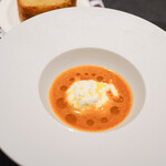 三和 - ブラッタチーズ、甘エビ赤ポピーマンスープ