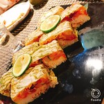 Hitoyoshi - ✴︎押し寿司
                        　お刺身盛り合わせの残ったお刺身で
                        　作ってくれる押し寿司。