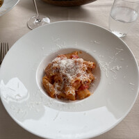 レオーネ・マルチアーノ - リガトーニ　ペコリーノチーズガーリックトマトソース