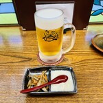 博多魚菜と串焼き百珍 笑伝 - コレからスタート、付き出し385円？の塩奴は塩で豆腐の旨味が引き出されてる。きんぴら牛蒡は甘め。生ビール572円はプレモルで残念。