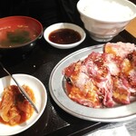 焼肉ホルモン ひなた屋 - カルビはらみ定食（ご飯、肉の量/普通）1080円